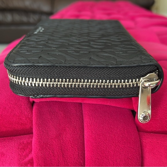 Henri Bendel Monogram Embossed Wallet-EUC - Picture 5 of 10